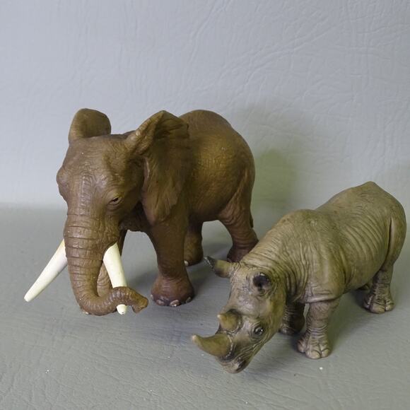 Schleich Safari Animal Lion Tiger Elephant Camel 2000-2005 - Picture 2 of 4